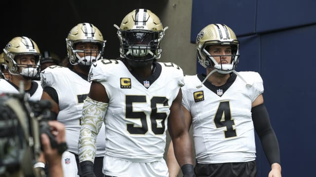 Demario Davis (56) and quarterback Derek Carr (4)